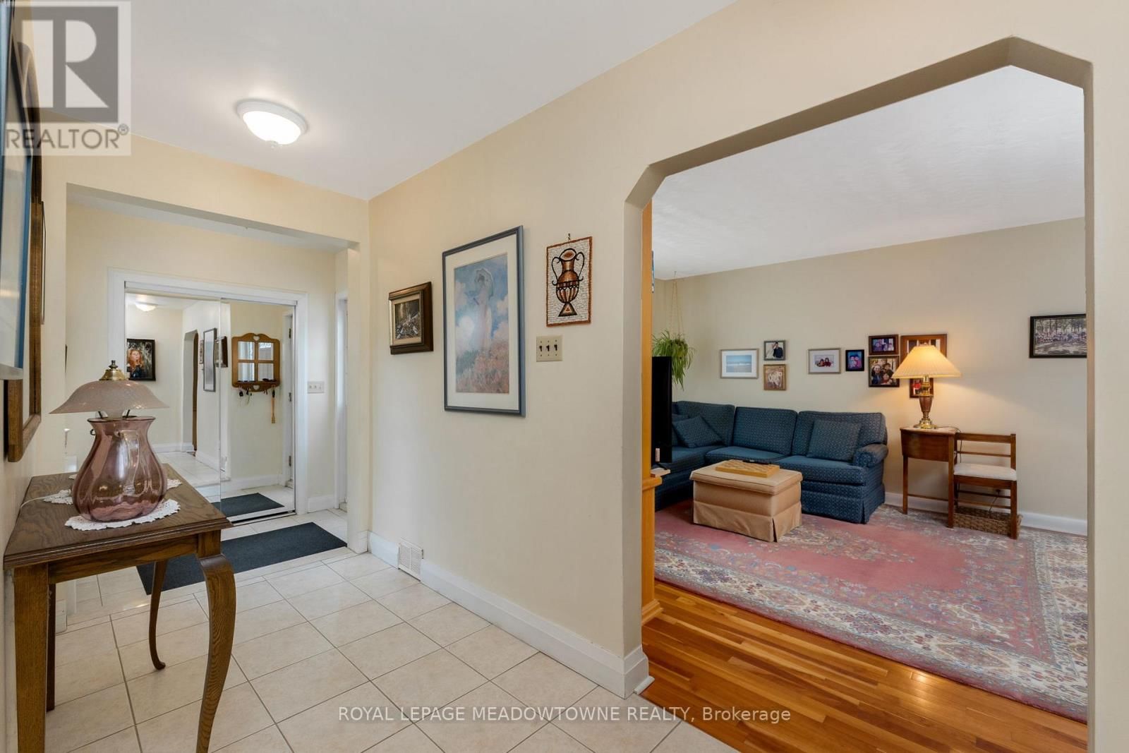 208 MARTIN STREET Image 12