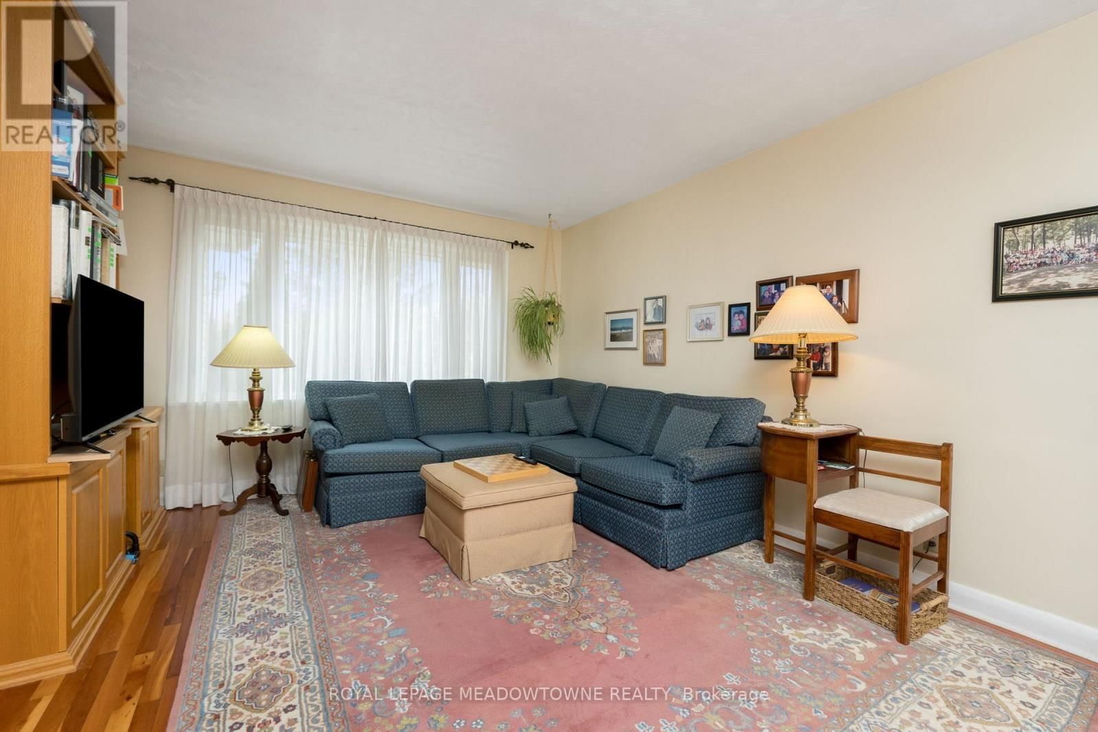 208 MARTIN STREET Image 13