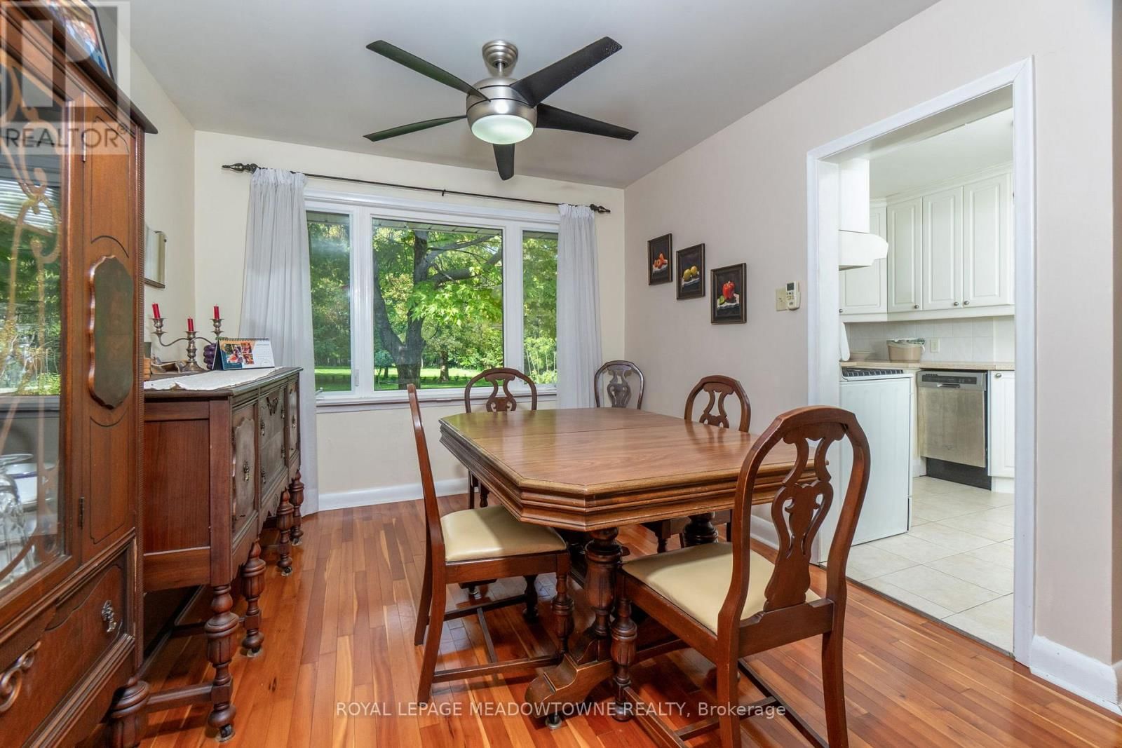 208 MARTIN STREET Image 15