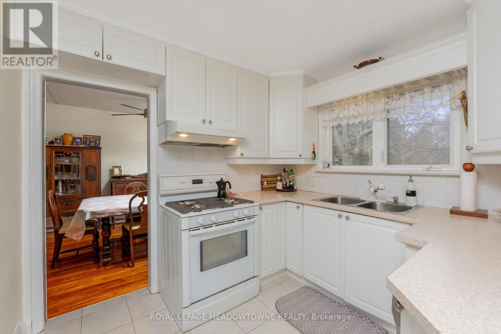 208 MARTIN STREET Image 16