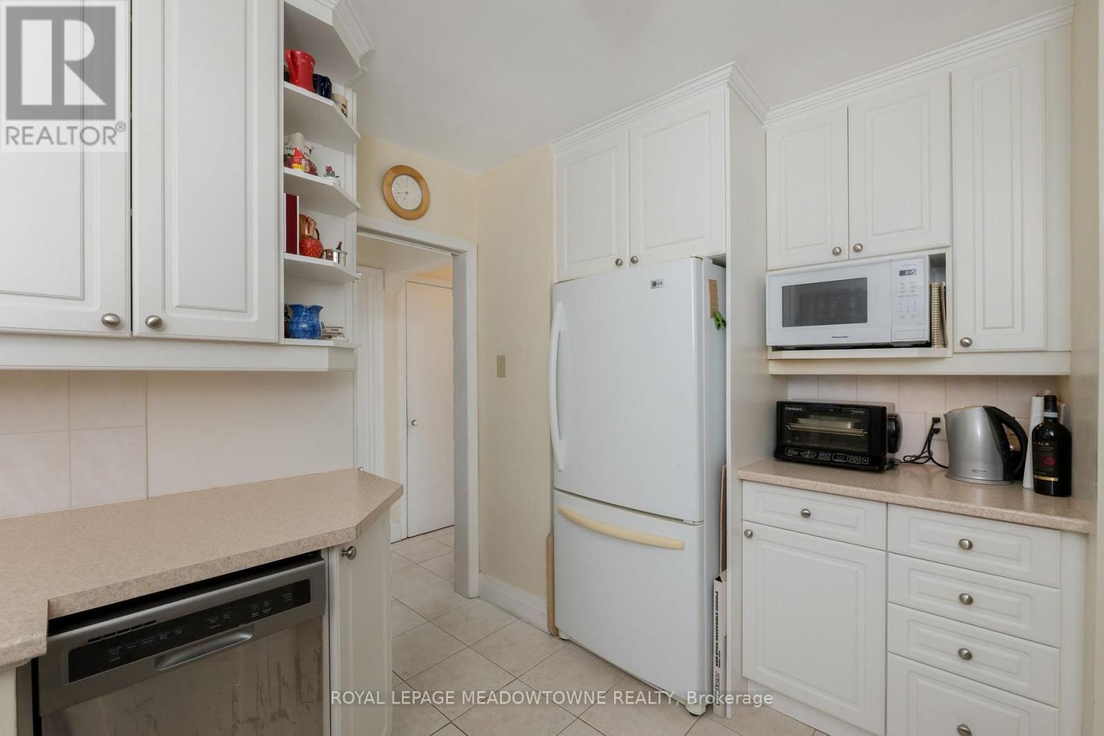 208 MARTIN STREET Image 18