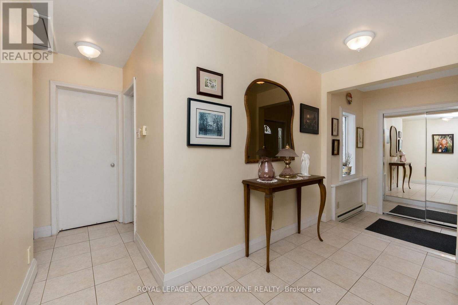 208 MARTIN STREET Image 19