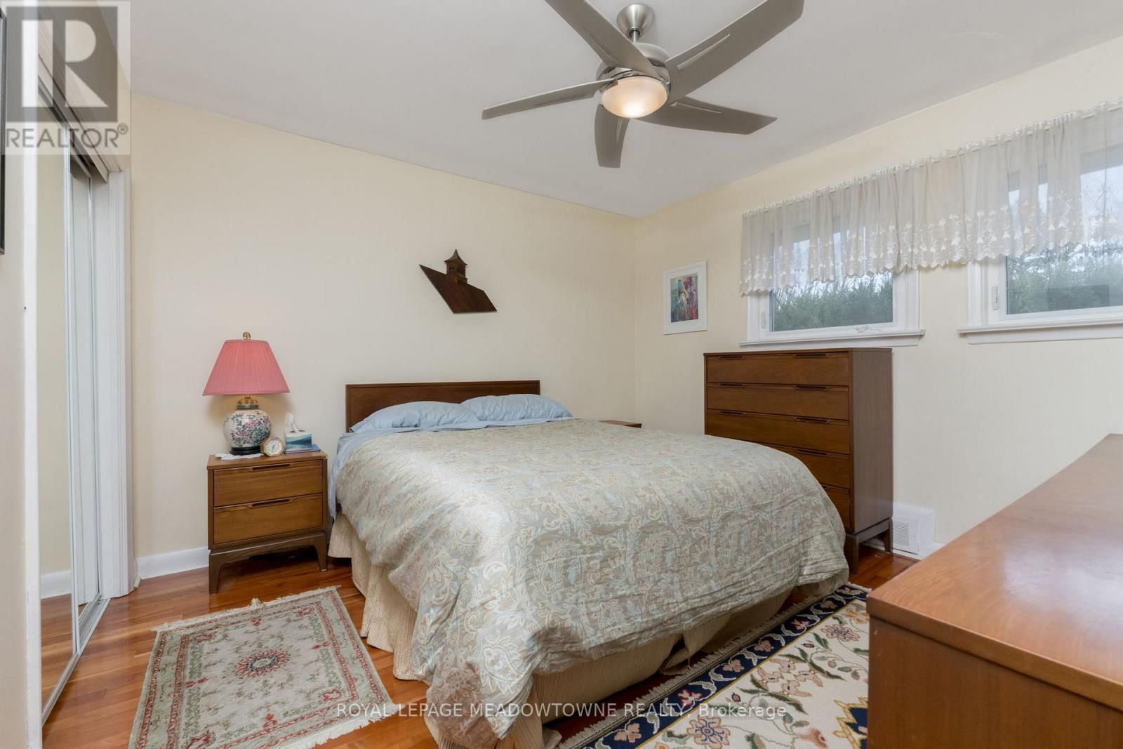 208 MARTIN STREET Image 20