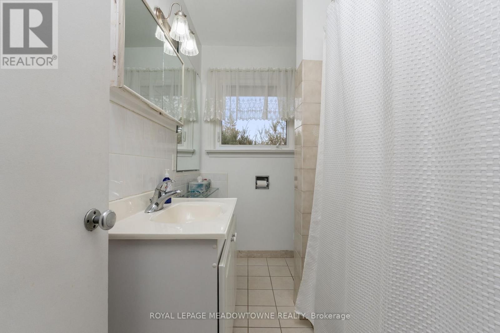 208 MARTIN STREET Image 22