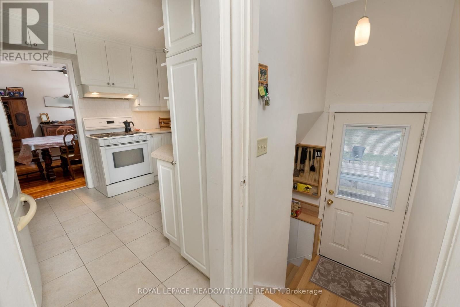 208 MARTIN STREET Image 24