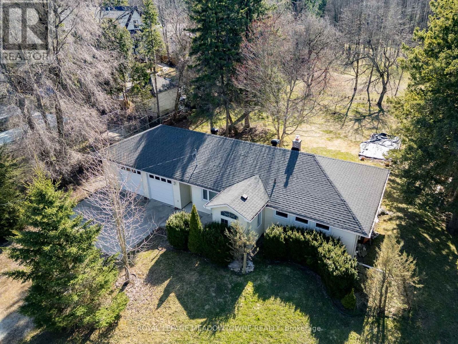 208 MARTIN STREET Image 3