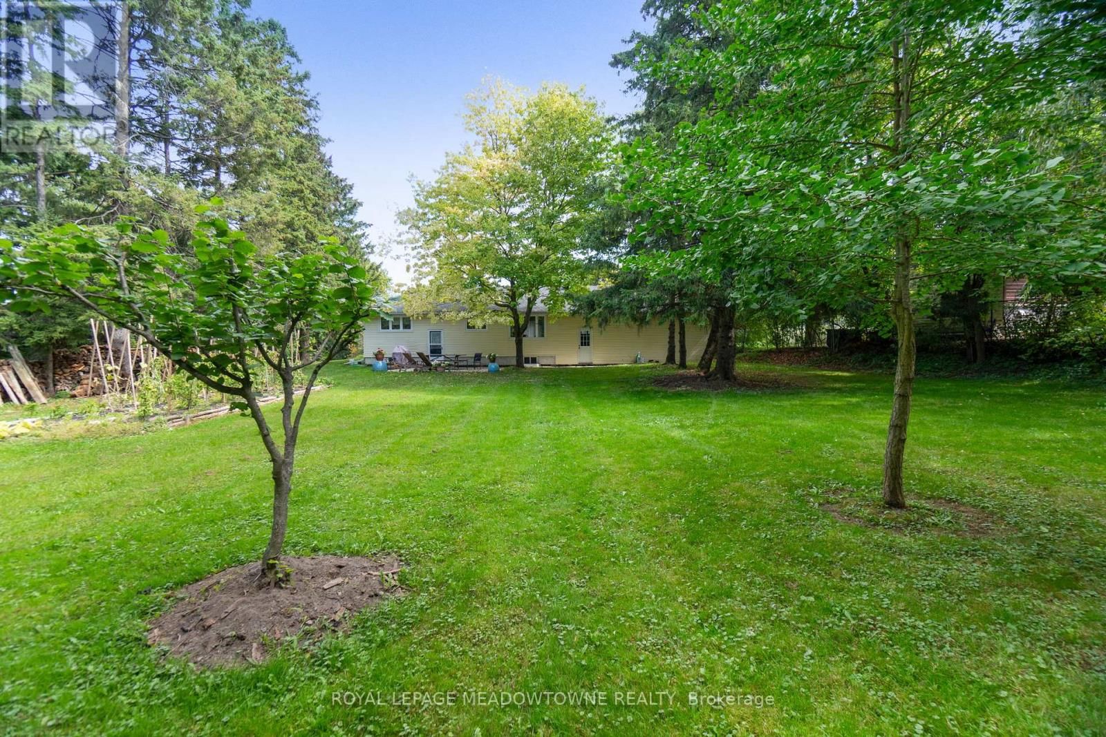 208 MARTIN STREET Image 34