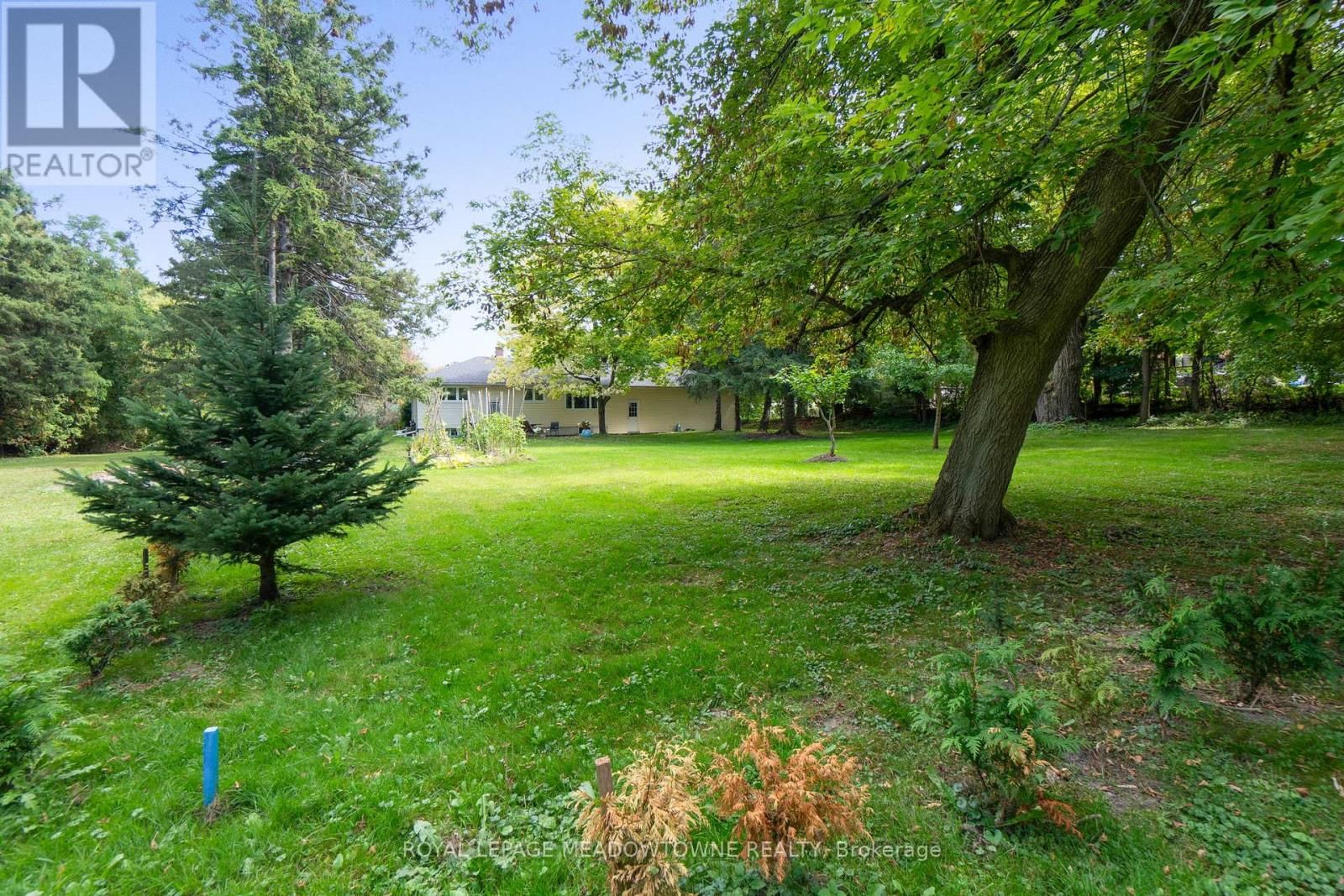 208 MARTIN STREET Image 35