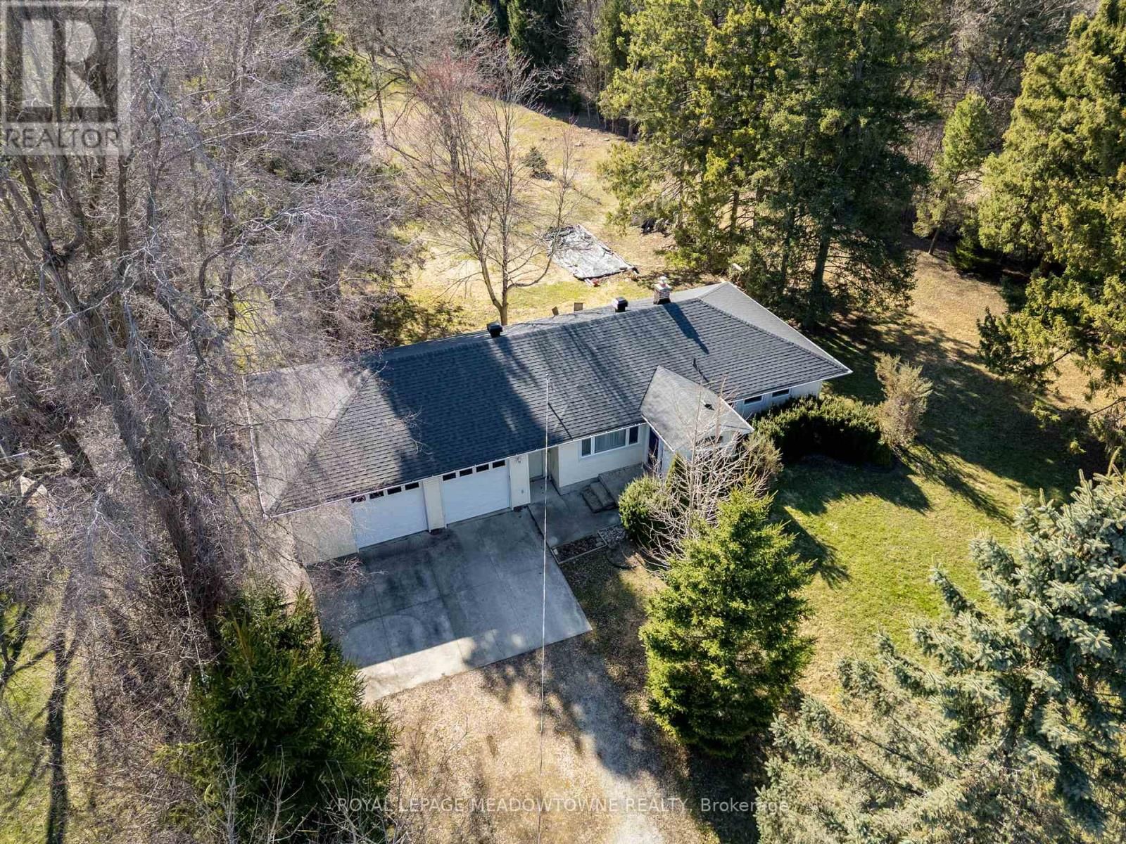 208 MARTIN STREET Image 38