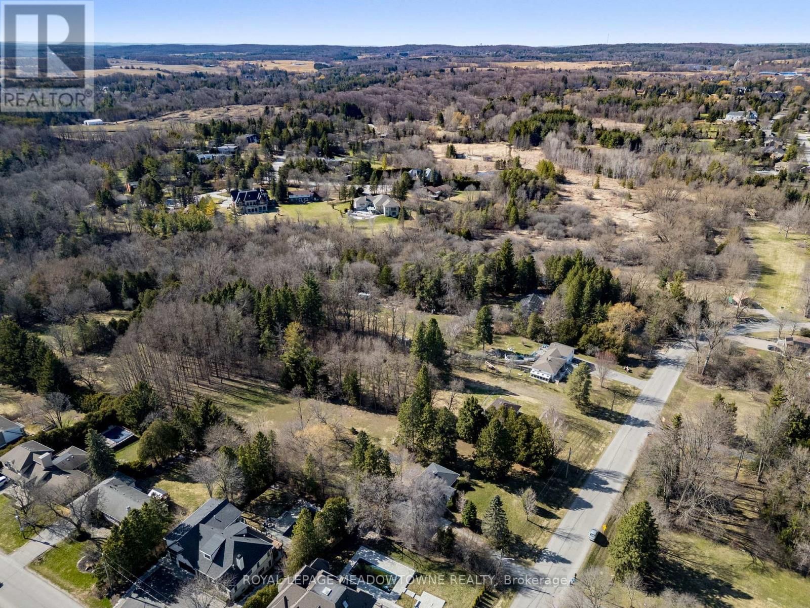 208 MARTIN STREET Image 39