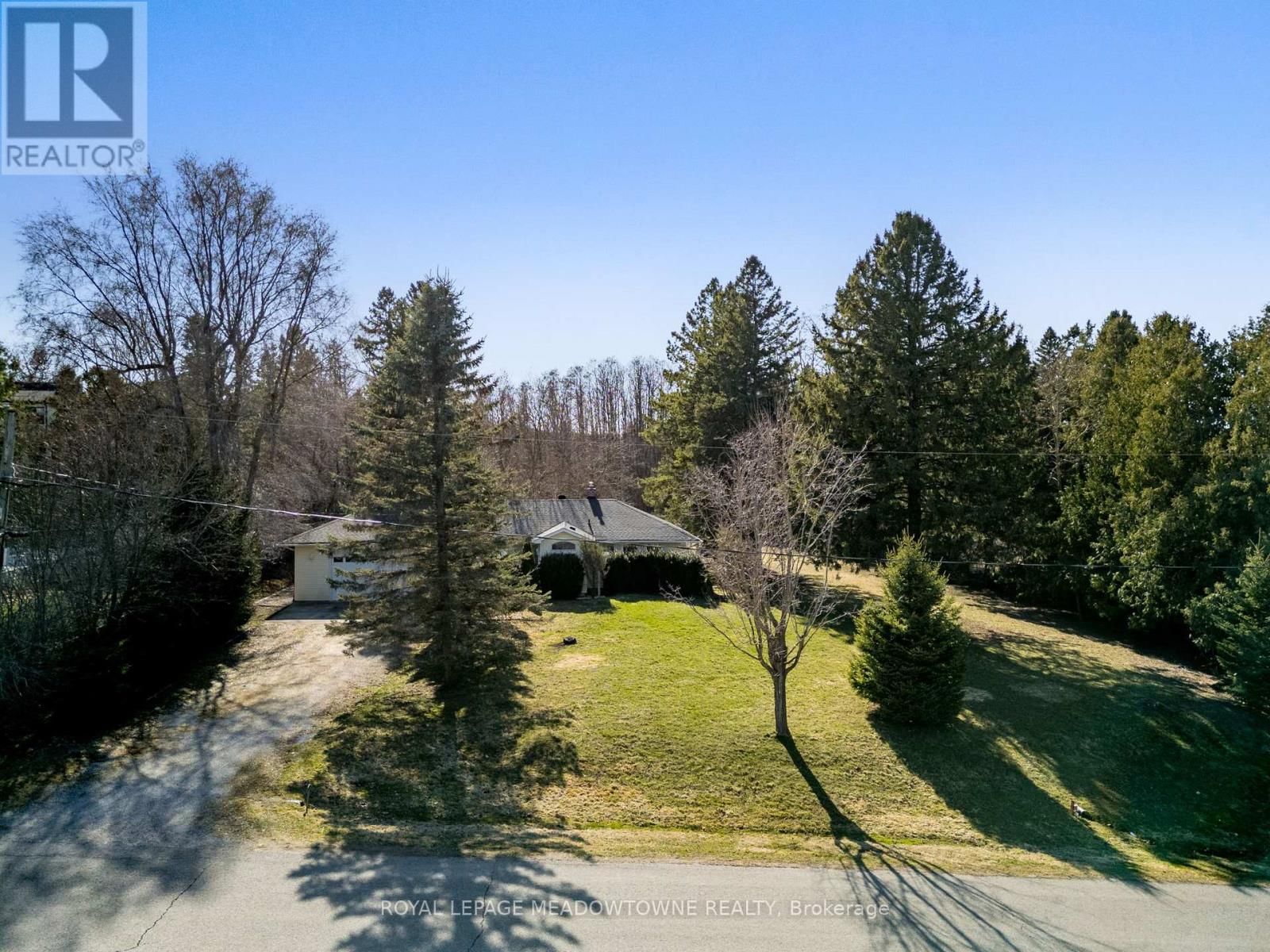 208 MARTIN STREET Image 40