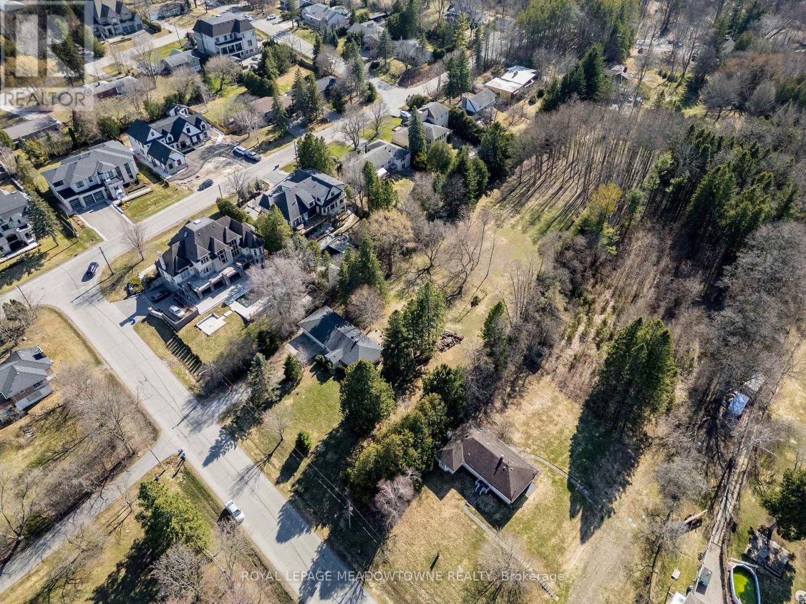 208 MARTIN STREET Image 6