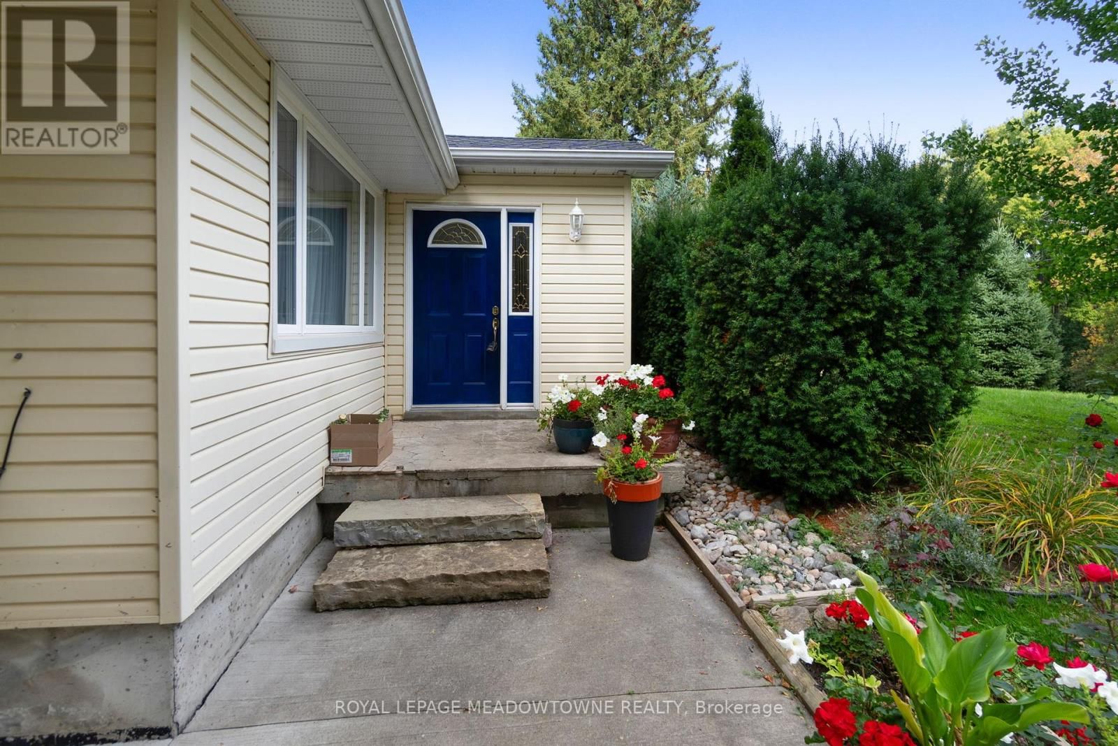 208 MARTIN STREET Image 9