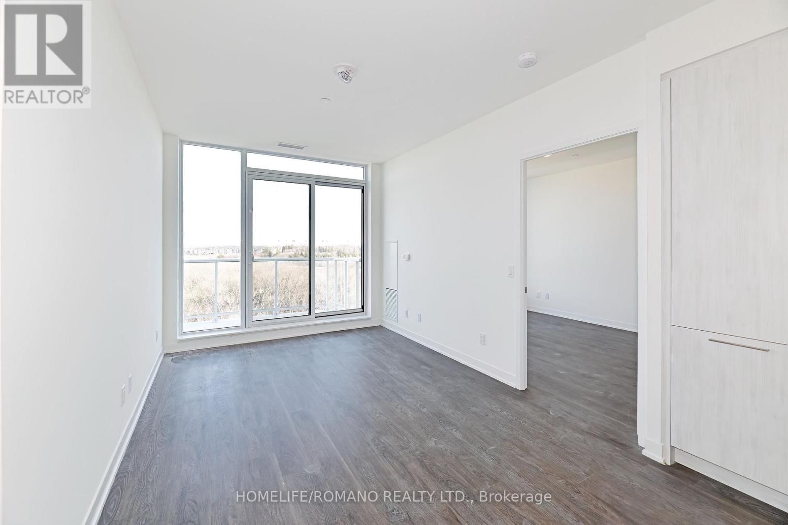 806 - 6 DAVID EYER ROAD Image 3