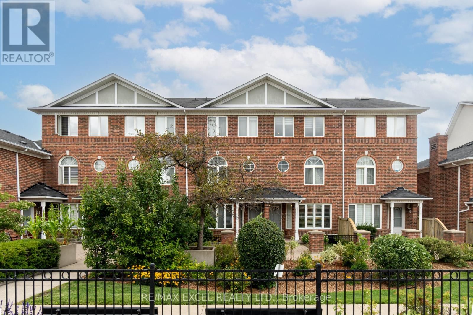 37 - 18 CLARK AVENUE WEST Image 2