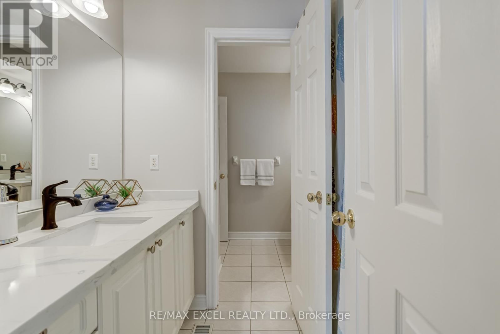 37 - 18 CLARK AVENUE WEST Image 24