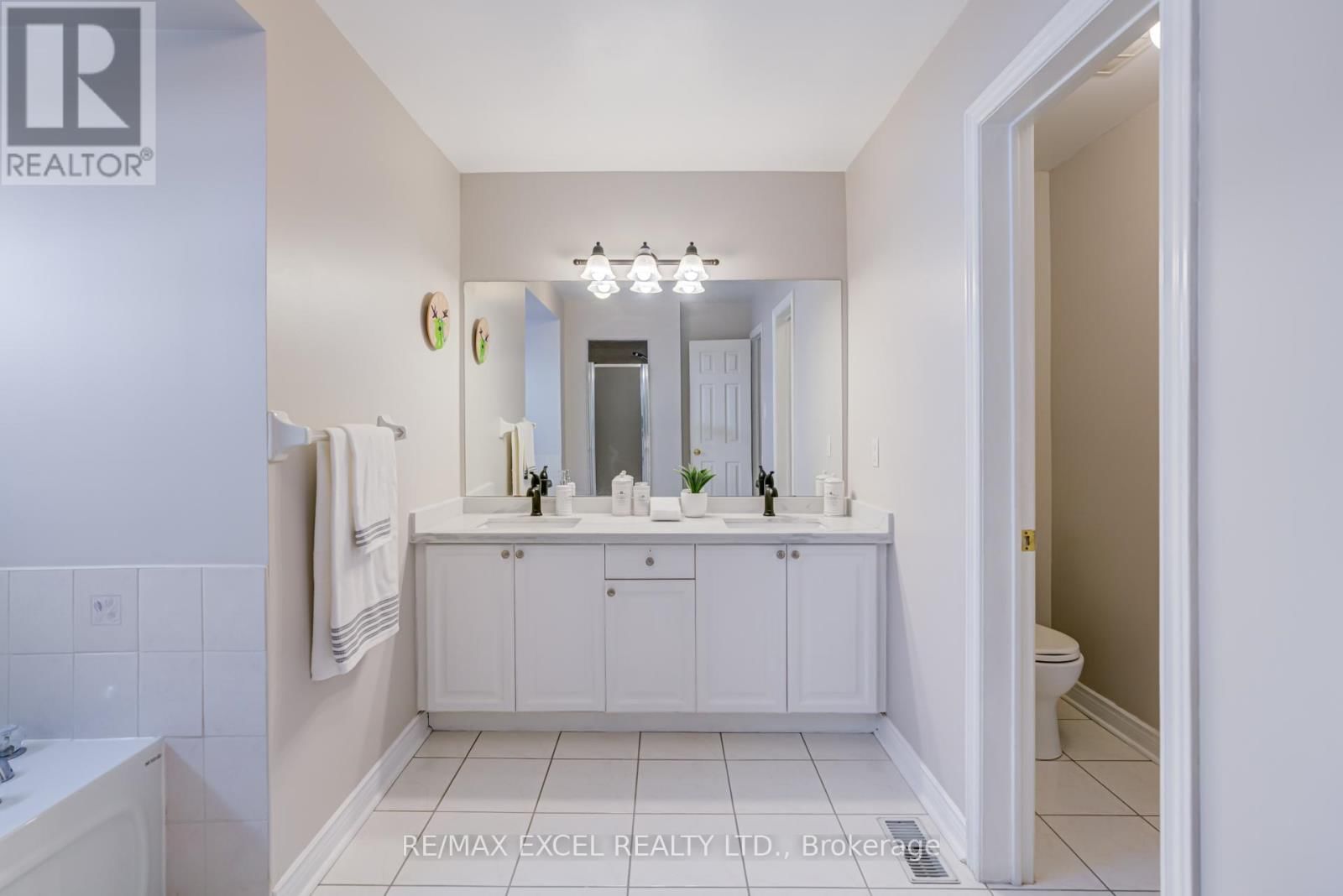 37 - 18 CLARK AVENUE WEST Image 31