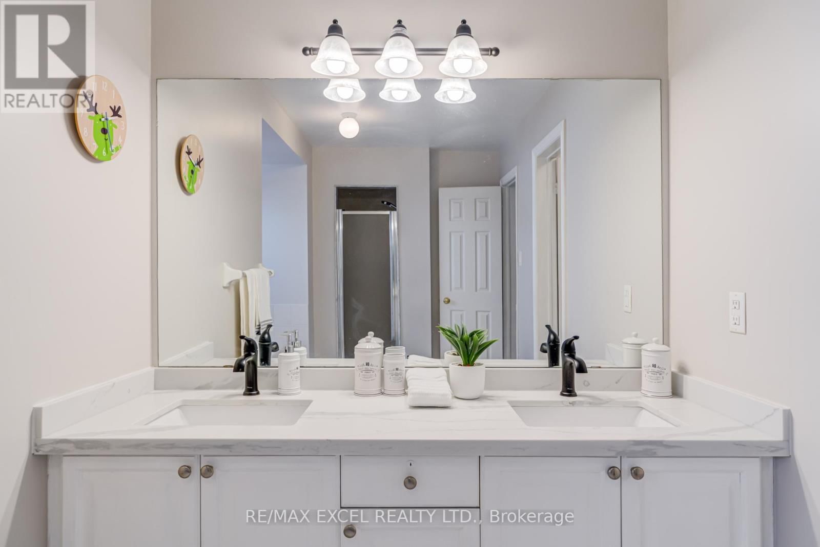 37 - 18 CLARK AVENUE WEST Image 32