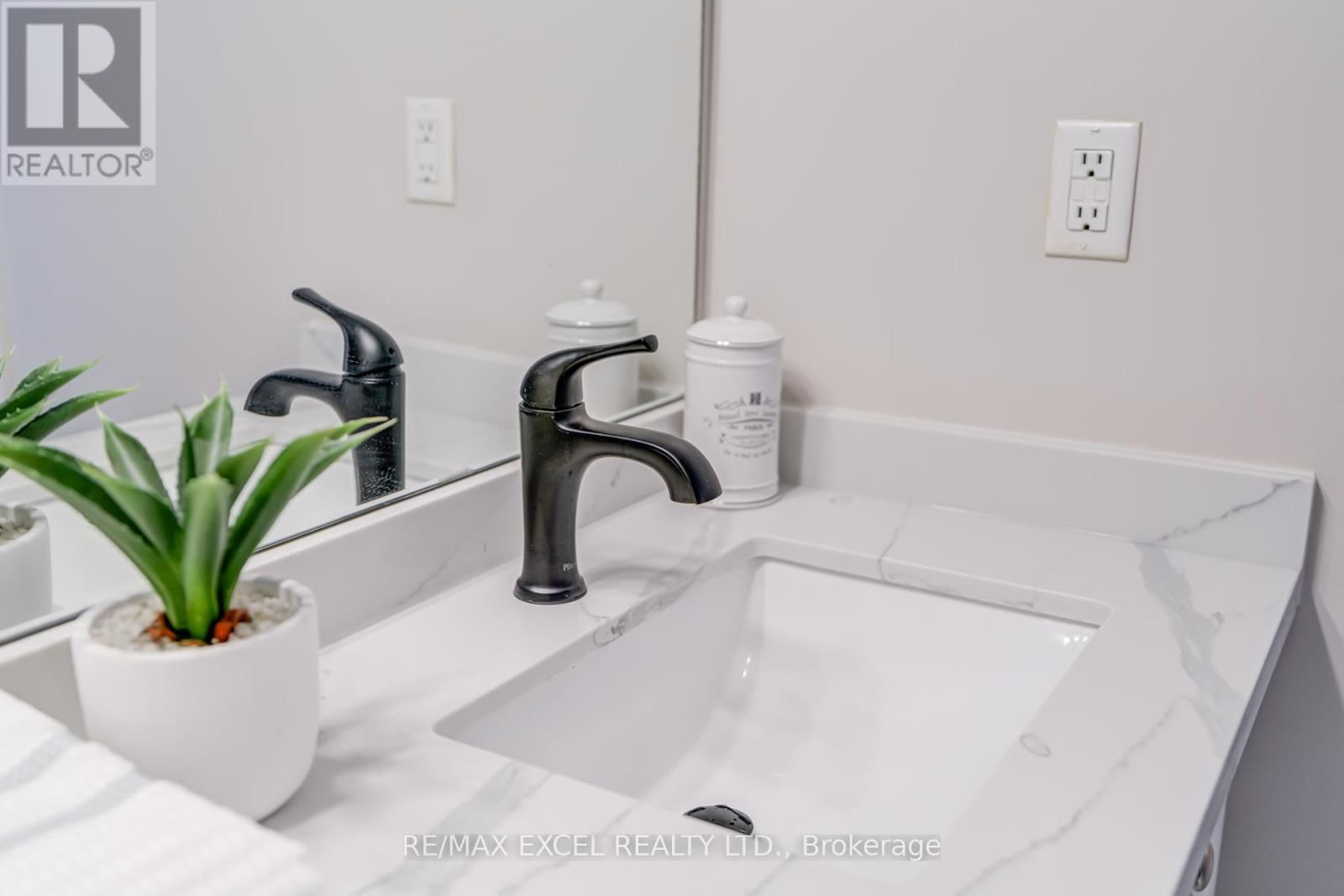 37 - 18 CLARK AVENUE WEST Image 33