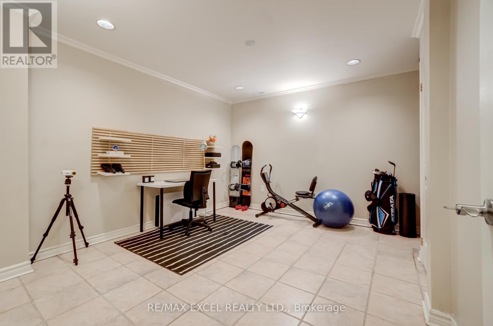 37 - 18 CLARK AVENUE WEST Image 38