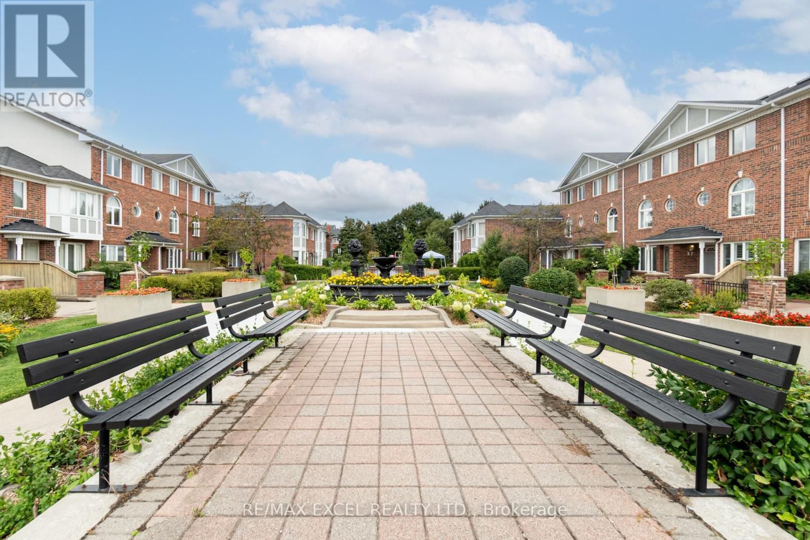 37 - 18 CLARK AVENUE WEST Image 4