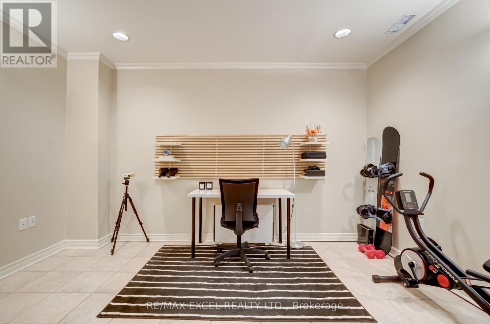 37 - 18 CLARK AVENUE WEST Image 40