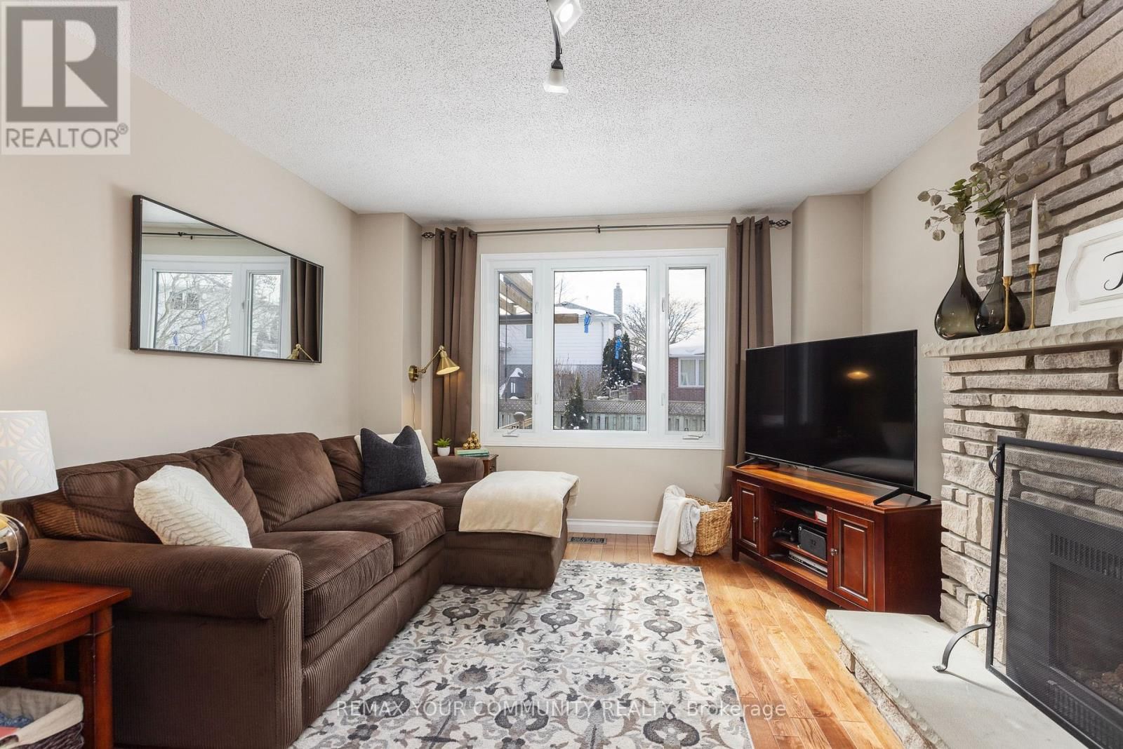 28 CAMROSE DRIVE Image 19