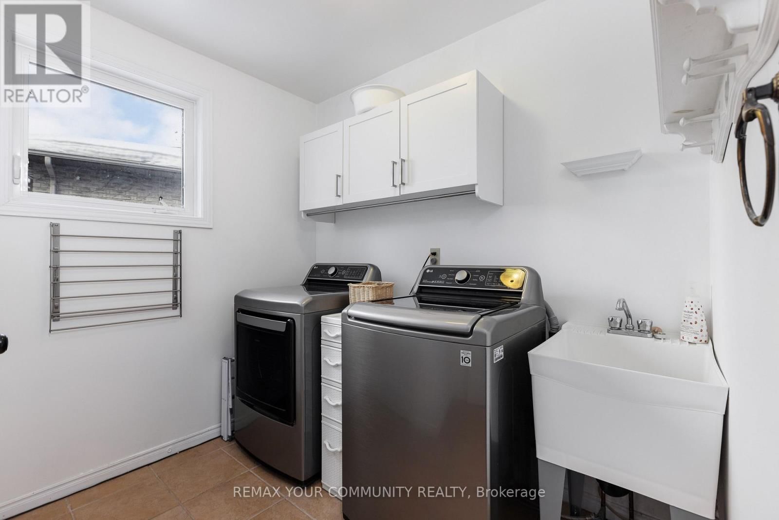 28 CAMROSE DRIVE Image 22