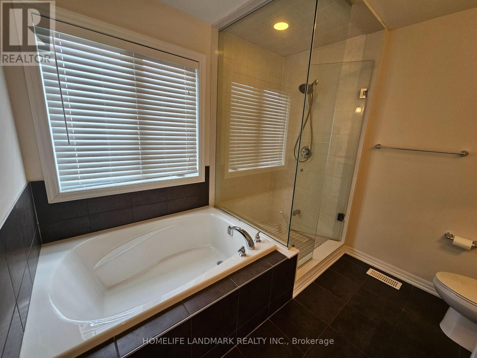 88 BUCKLE CRESCENT Image 27