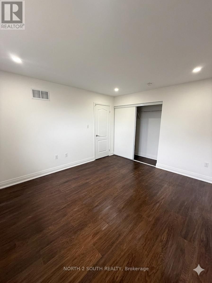 Upper - 2271 WHITEWOOD CRESCENT Image 10