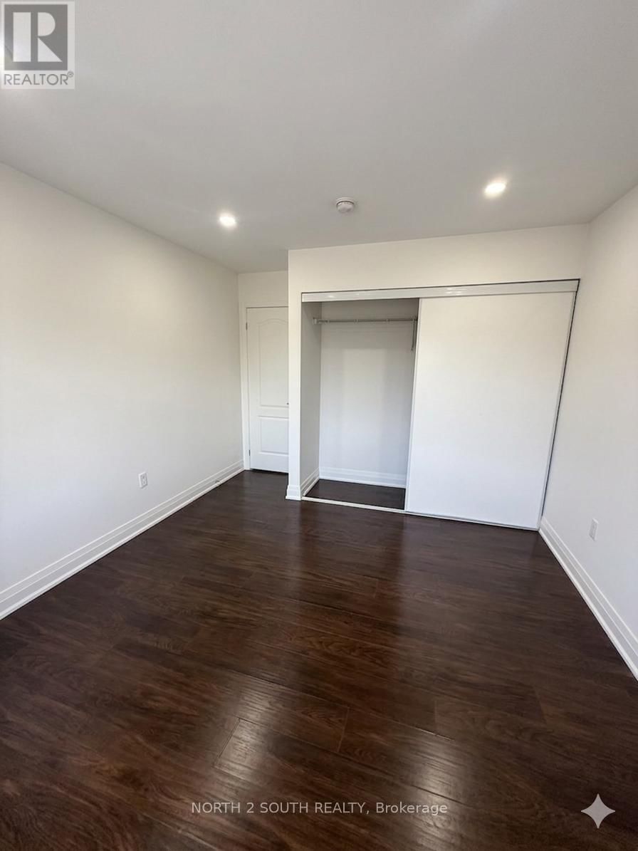 Upper - 2271 WHITEWOOD CRESCENT Image 11