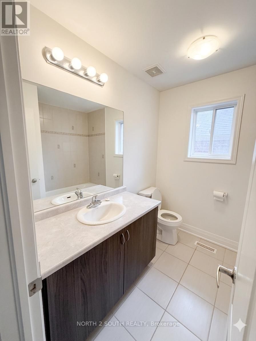 Upper - 2271 WHITEWOOD CRESCENT Image 12