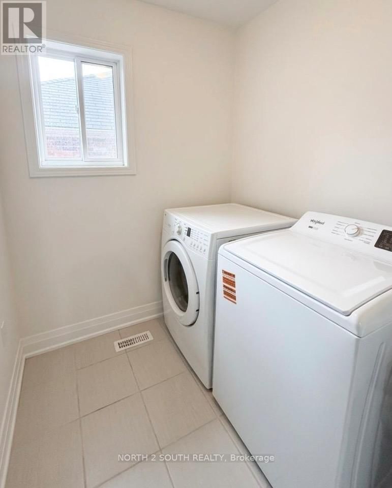 Upper - 2271 WHITEWOOD CRESCENT Image 13