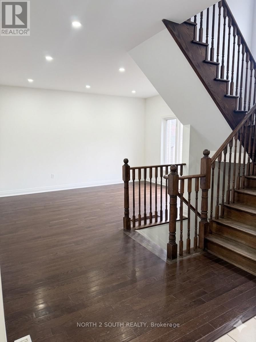 Upper - 2271 WHITEWOOD CRESCENT Image 3