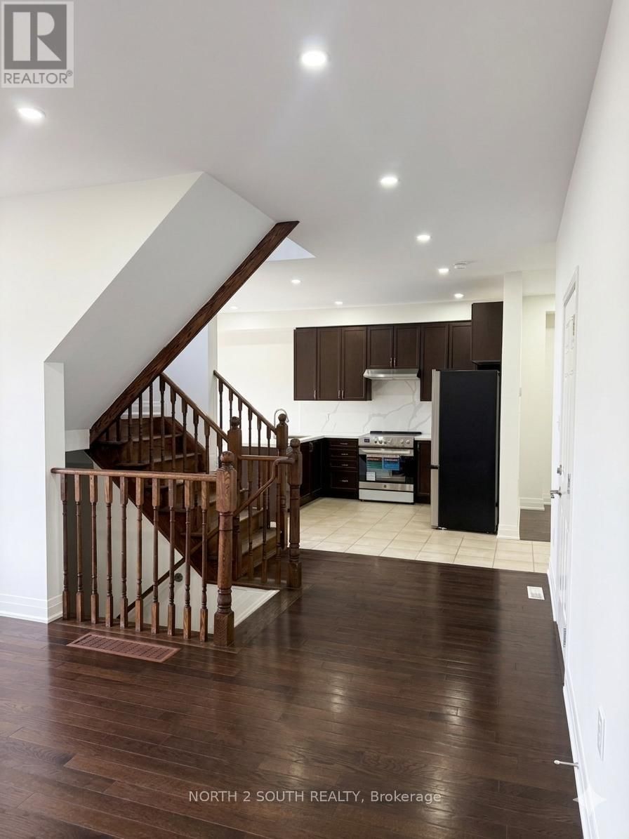 Upper - 2271 WHITEWOOD CRESCENT Image 4