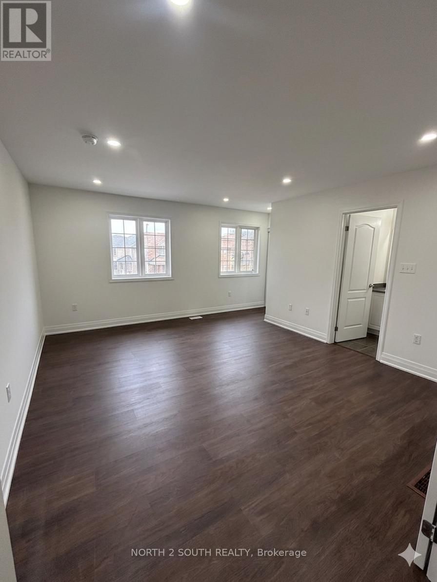 Upper - 2271 WHITEWOOD CRESCENT Image 5