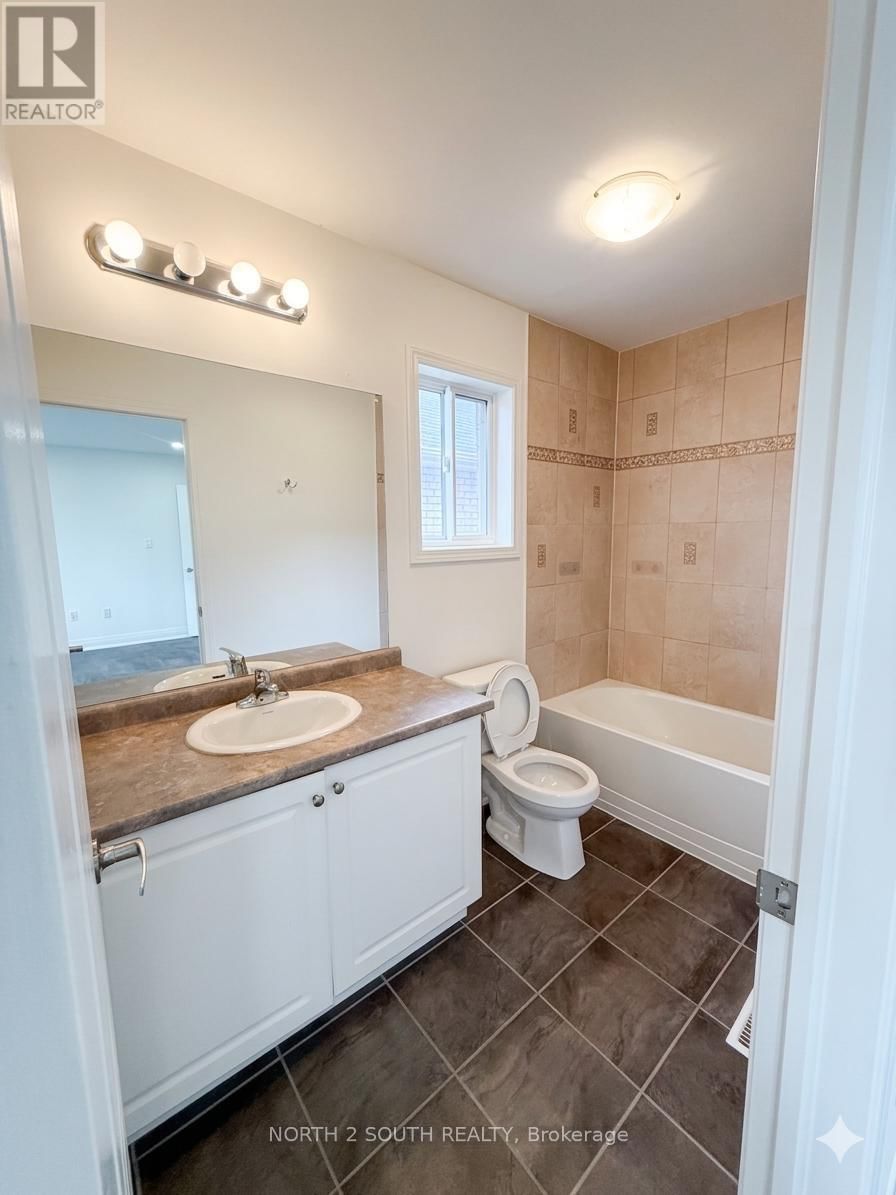 Upper - 2271 WHITEWOOD CRESCENT Image 8