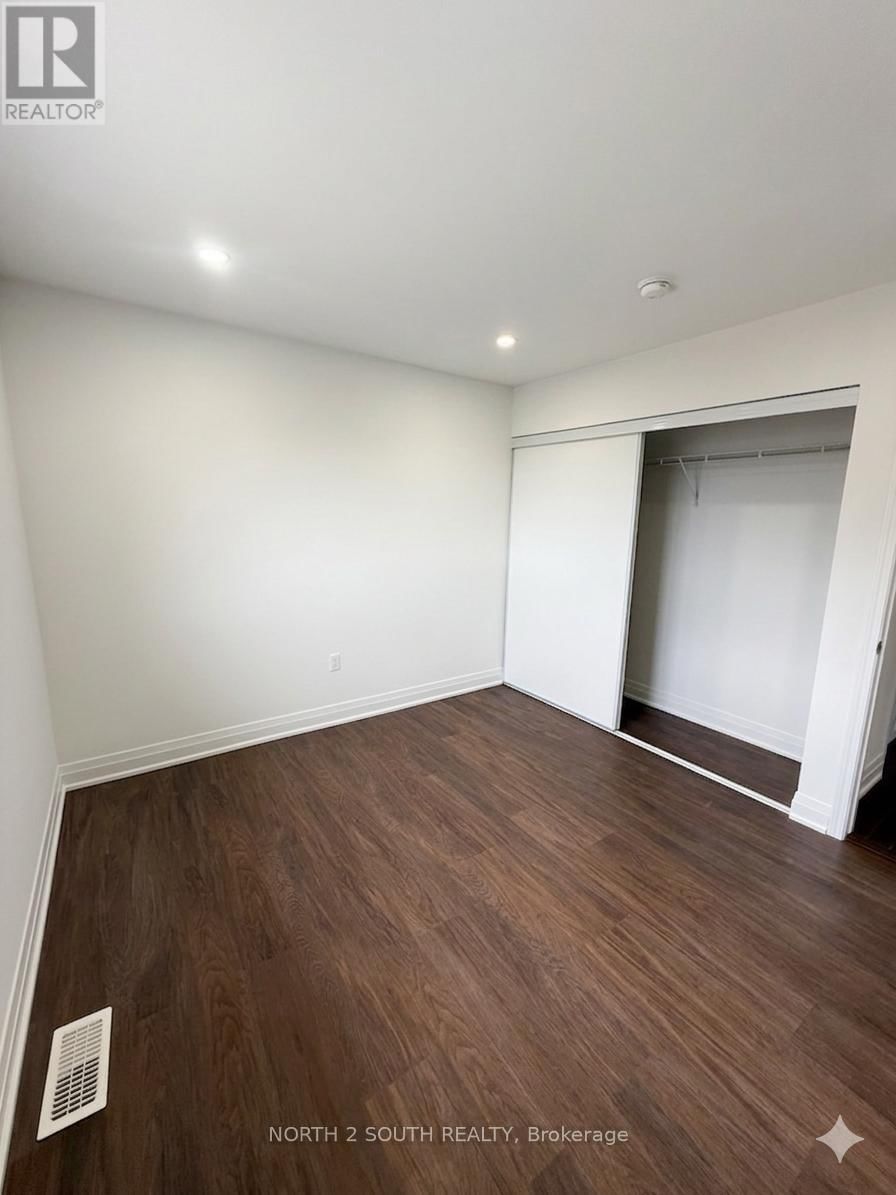 Upper - 2271 WHITEWOOD CRESCENT Image 9