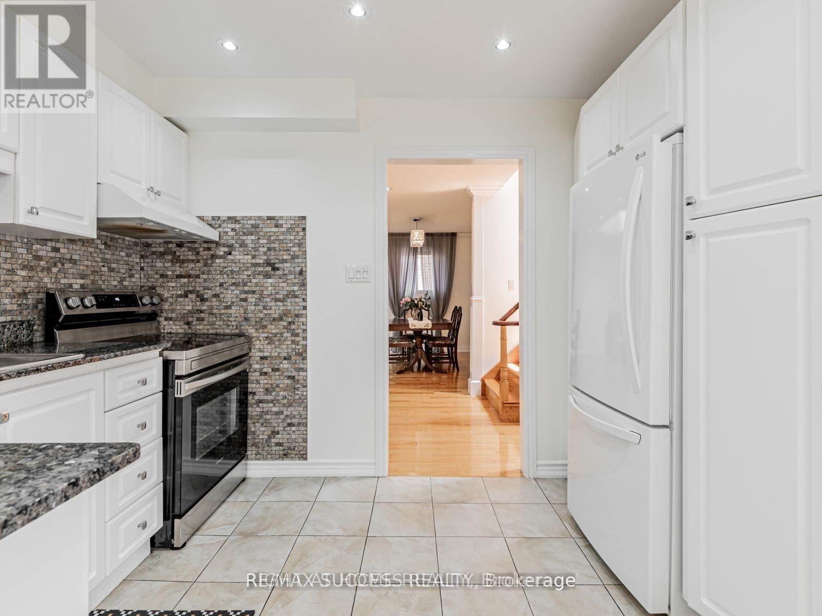 Upper - 7 POINT O'WOODS DRIVE Image 11