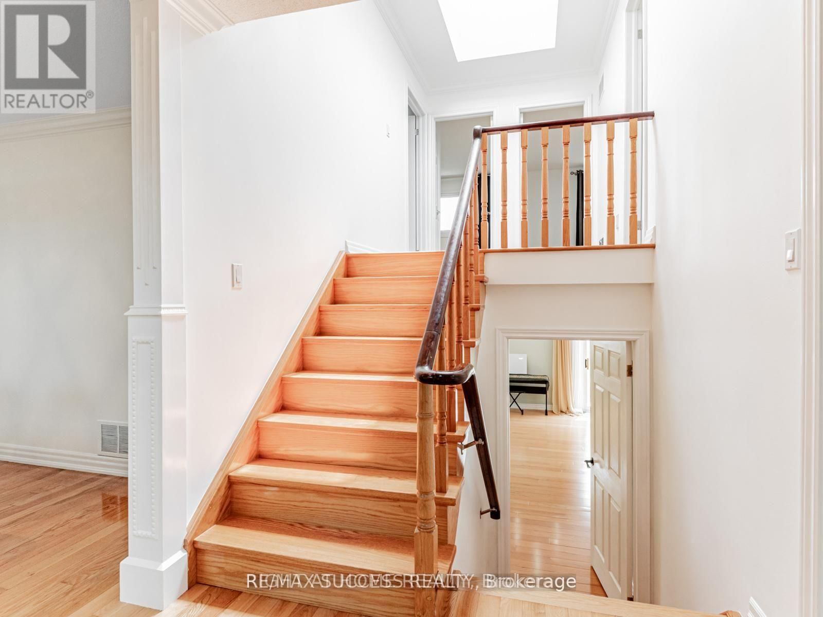 Upper - 7 POINT O'WOODS DRIVE Image 12