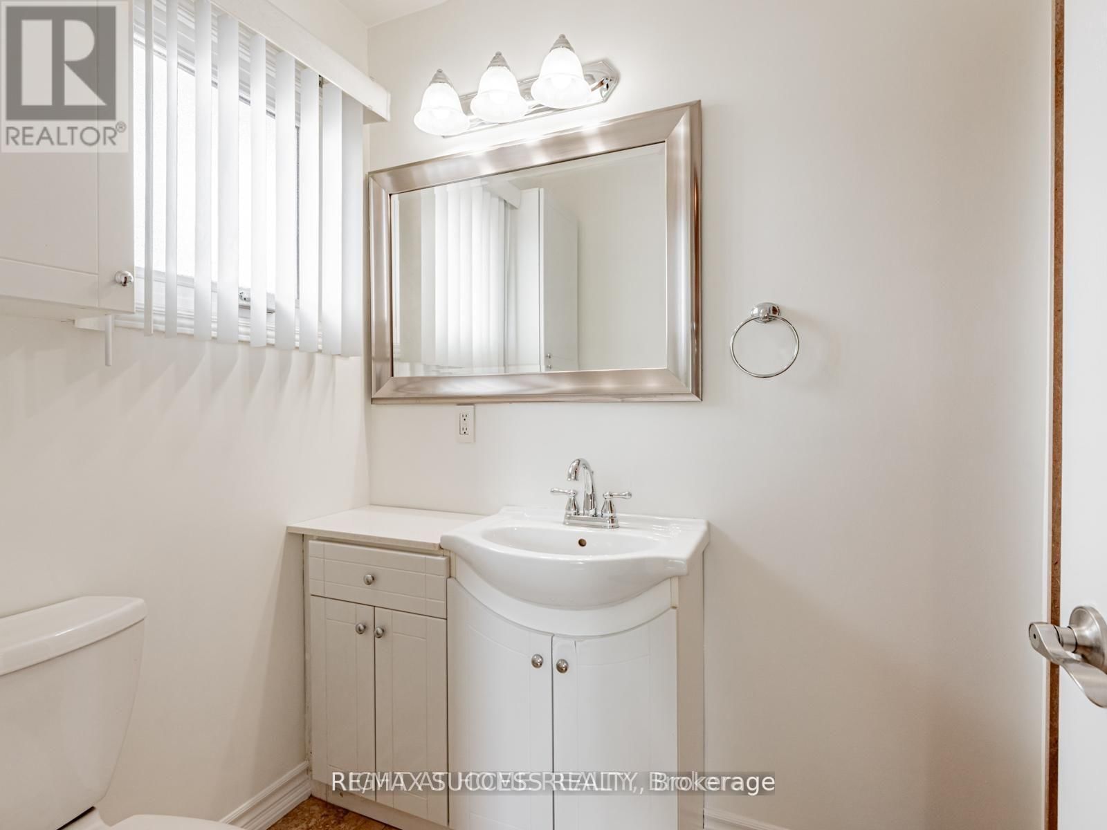 Upper - 7 POINT O'WOODS DRIVE Image 15