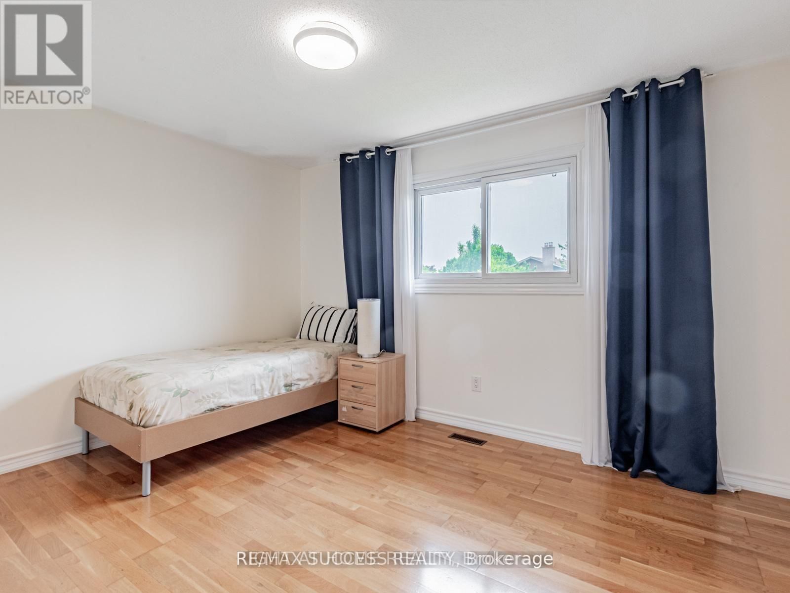 Upper - 7 POINT O'WOODS DRIVE Image 16