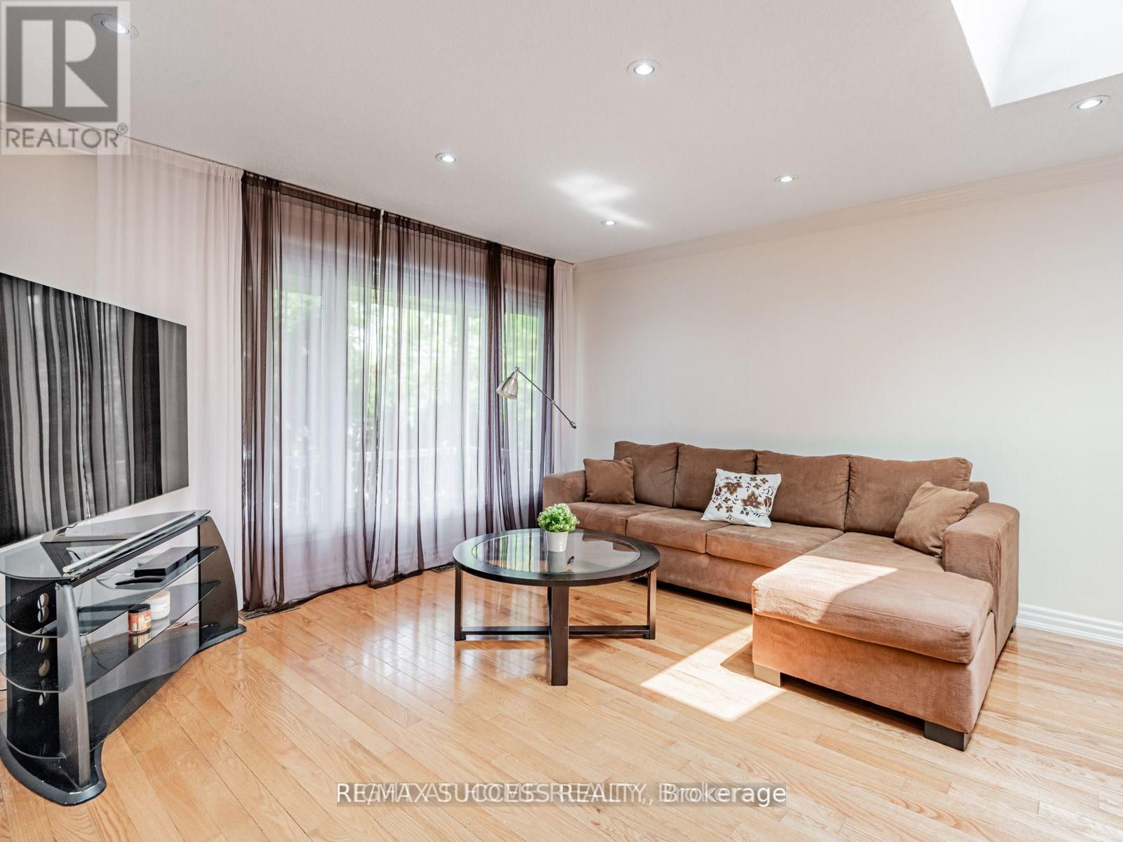 Upper - 7 POINT O'WOODS DRIVE Image 5