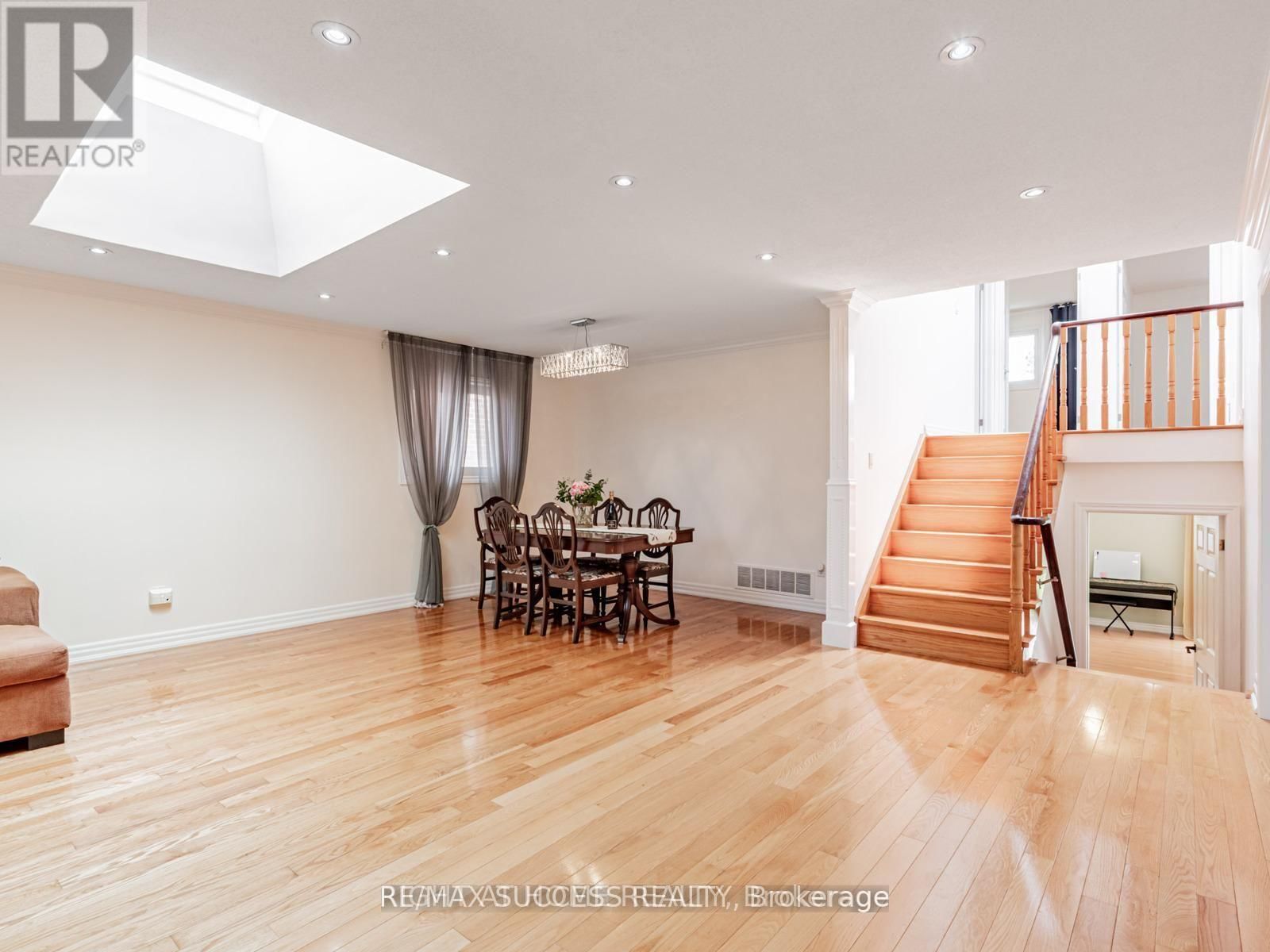 Upper - 7 POINT O'WOODS DRIVE Image 6