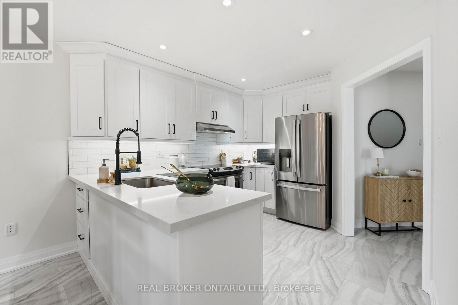 55 CHRISTINA CRESCENT Image 11