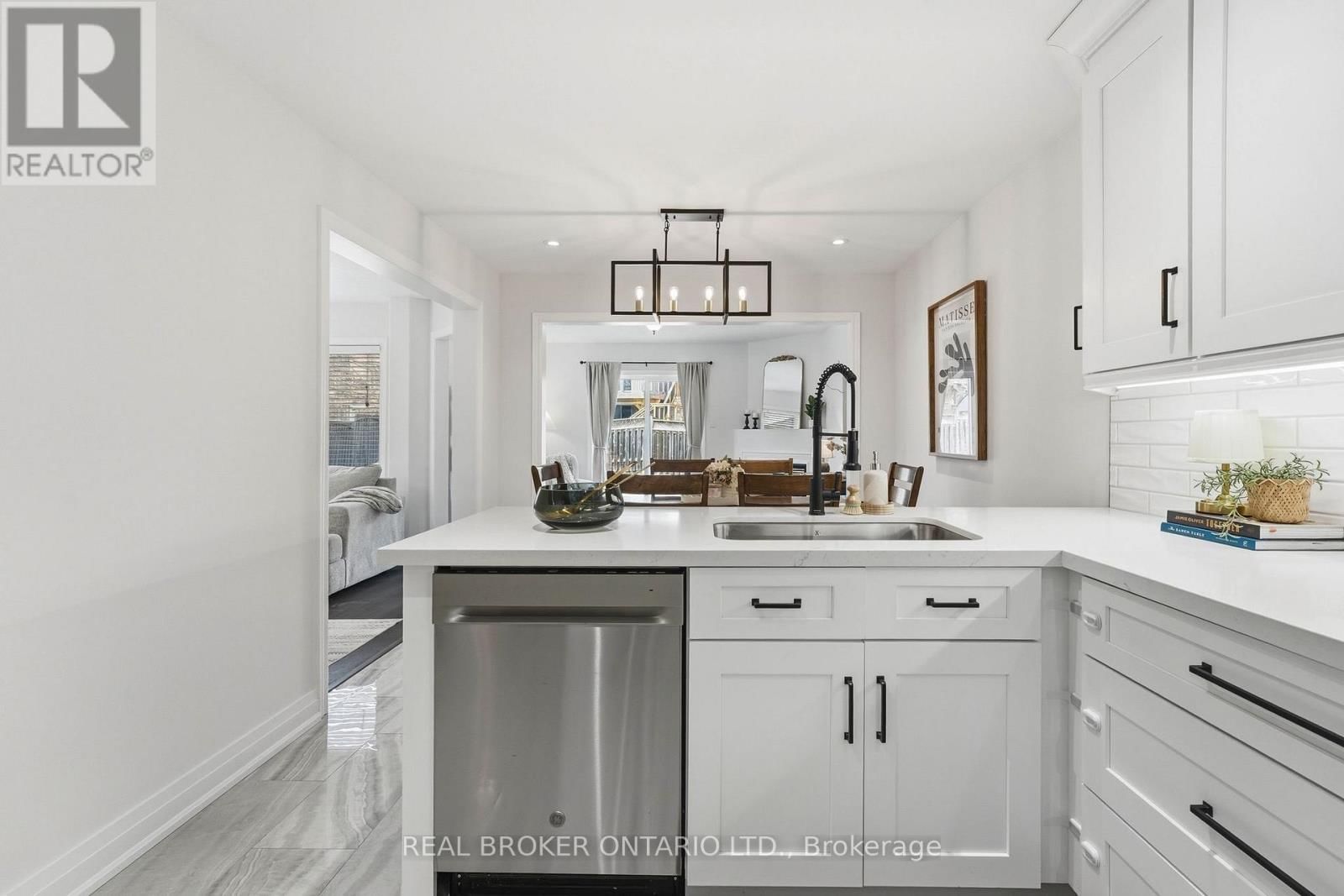 55 CHRISTINA CRESCENT Image 12