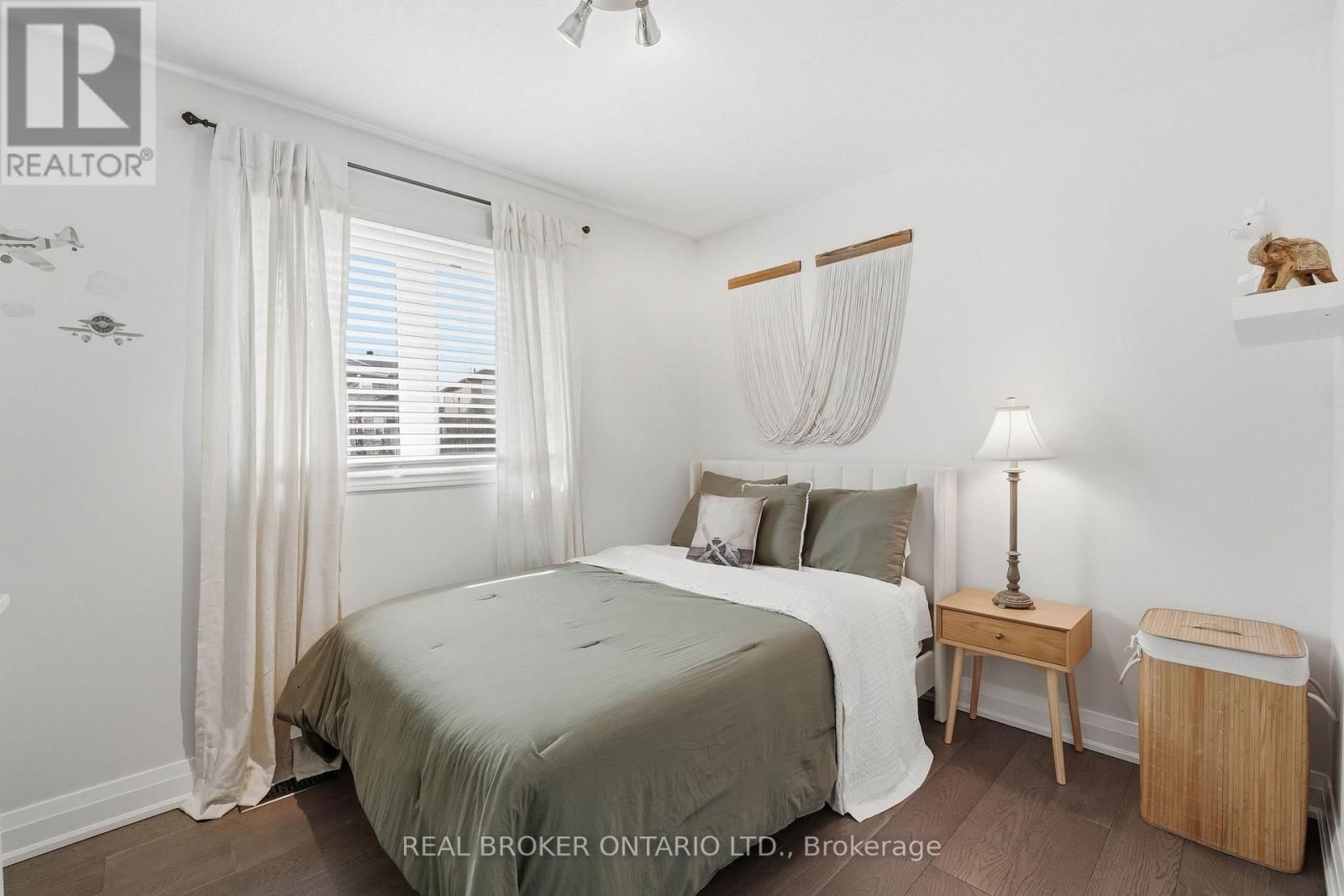 55 CHRISTINA CRESCENT Image 18