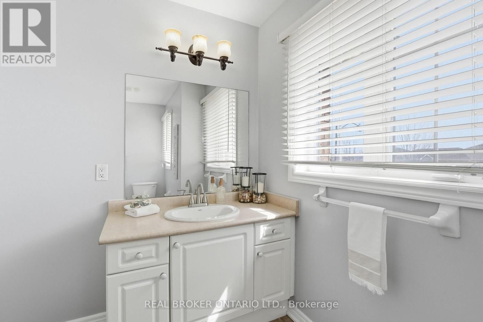 55 CHRISTINA CRESCENT Image 22