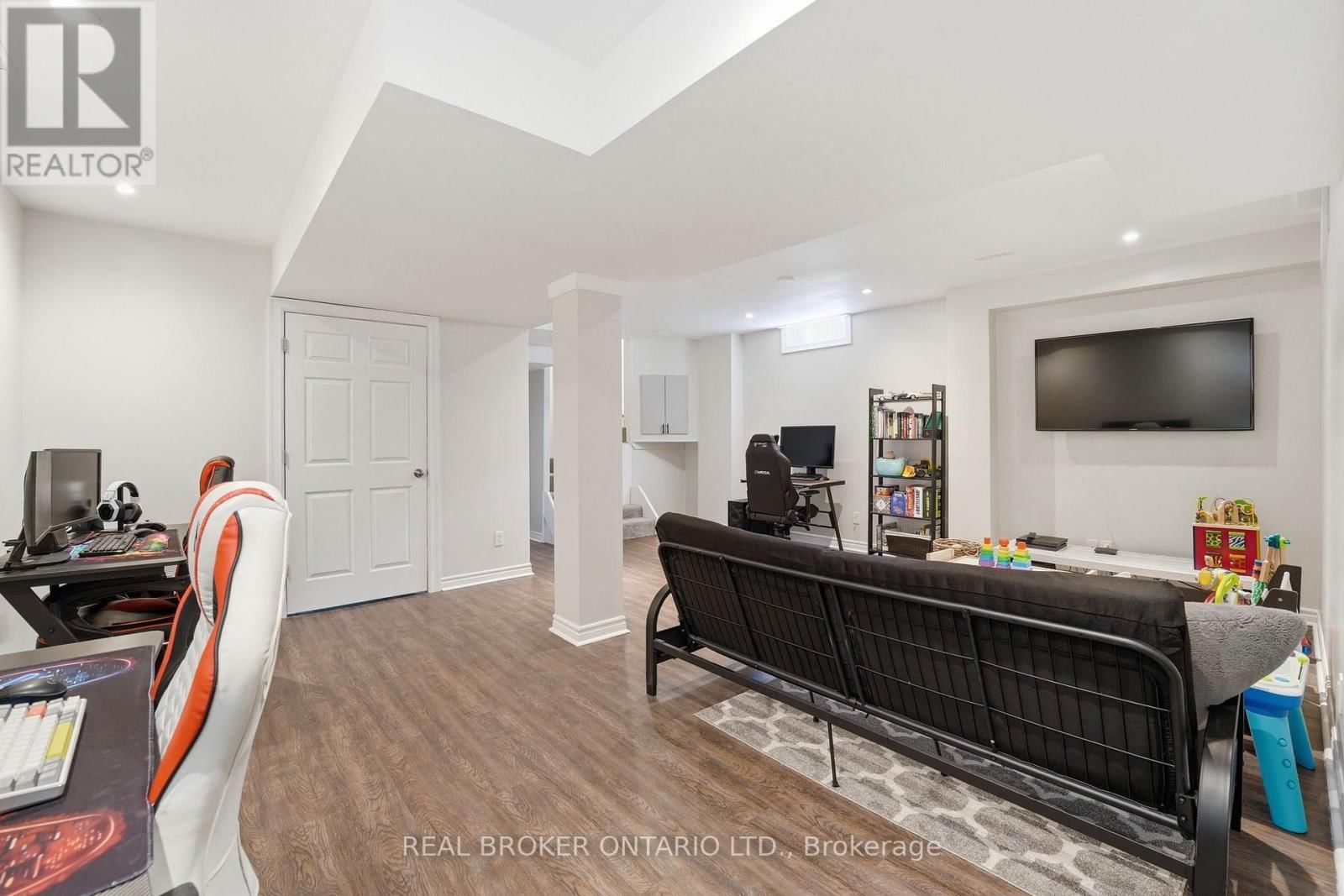 55 CHRISTINA CRESCENT Image 24