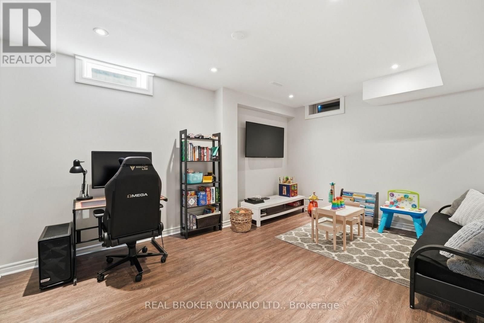 55 CHRISTINA CRESCENT Image 26